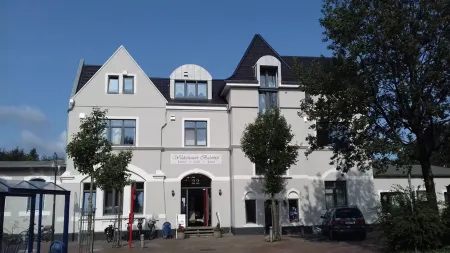 Historisches Hotel Wildeshauser Bahnhof Отели в г. Гросенкнетен