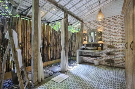 Pramana Giri Kusuma Отели рядом с достопримечательностью «Pura Pusering Jagat»