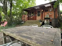 Retro Lodge nr Dartoor with Hot Tub & Opt Sauna Hotels in Bovey Tracey