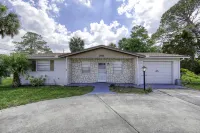 Charming Cabana with Fenced Yard and Adorable Decor - Cozy Getaway