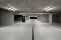 FreshSuites & Bar - parking