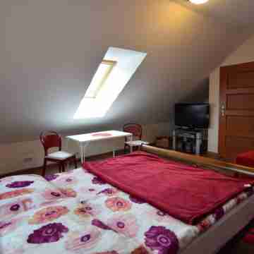 Comfortable Holiday Home with a Large Garden Rooms