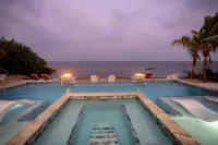 Sand Castle Vista - Spacious 4-Bed Villa in Placencia Village w Pool -  case vacanza in affitto