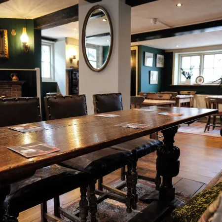 Royal Oak Retreat - Sleeps 6 Pub & Pet Friendly