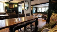 Royal Oak Retreat - Sleeps 6 Pub & Pet Friendly