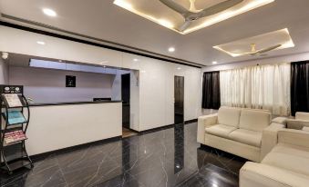 Treebo Blak & Wite Rk Beach