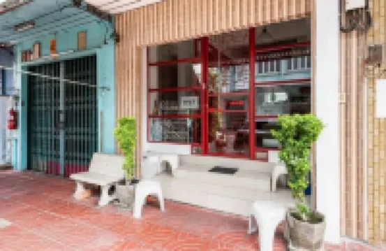 หนึ่งหนึ่งสามเจ็ด โฮสเทล