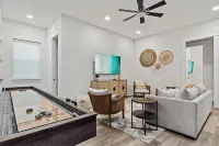 Wanderlust by Avantstay Walk to Beach + Pool New Construction Hotels in Sunnyside