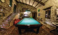 Fortaleza Medieval la Manyosa Hotels in Bages