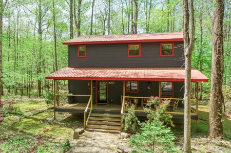 Elk Run on Cosby Creek - 2 Bedrooms, 2 Baths, Sleeps 7 Cabin by RedAwning
