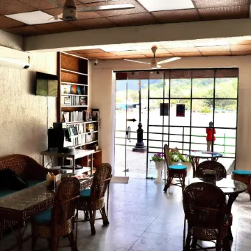 Maayaa Inn by Ganges