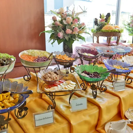Charoen Hotel
