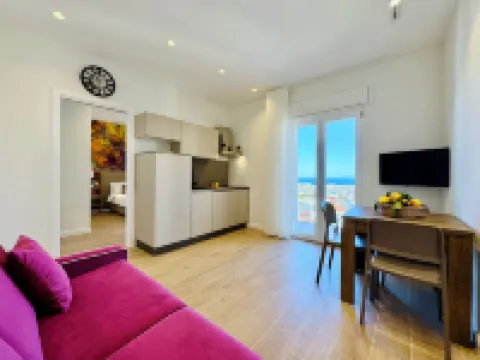 YourHome - Il Pino Rooms & Apartment Hoteles en Meta