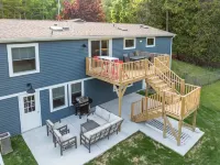 Newly Baileys Harbor Home, 1 Block DT, Open Concept with Huge Yard Hotel a Baileys Harbor