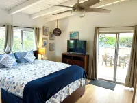 Relax by the sea! Two bedroom retreat near Moonlight State Beach and Shopping. Hotel a Encinitas