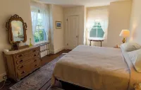 Elegant Bayview Victorian Home; walk to beach