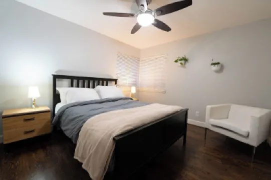 Family 4Br2BA Home Fenced Yard Long Driveway Parking with AC Wifi Near to SeaTac Hôtels à : 