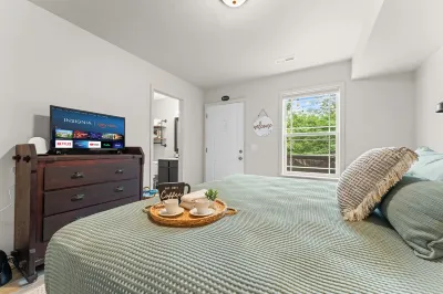 Downtown/Hot Tub/Coffee Bar/Game Room/Walk to Landing/Shopping/Local Eateries Hotels near Sky Deck at Parakeet Pete's Waterfront Zipline