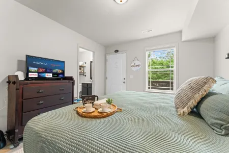 Downtown/Hot Tub/Coffee Bar/Game Room/Walk to Landing/Shopping/Local Eateries Отели рядом с достопримечательностью «The SKY Deck at Parakeet Pete's Waterfront Zipline»