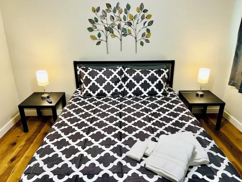 House 3-bedroom 2,5 Baths FREE Garage Parking with WiFi and AC, Washer, Dryer