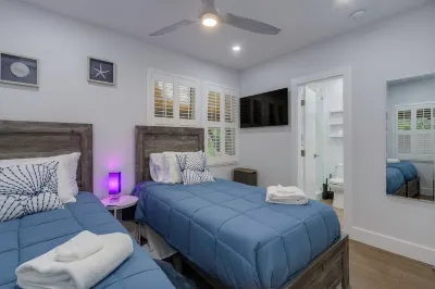 Charming Beachside 3BR Bungalow with hot tub Hotels near Hammock Trail