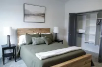 Prime Central Downtown Meridian, Spacious 4-Bedroom House with attached garage