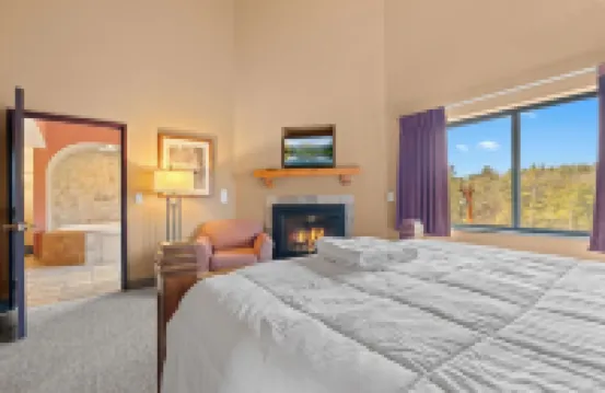 Upscale, Riverview, 3Br, 3BA, 2040SF, Main Floor, 14ft Ceiling