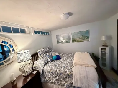 Clear Pond Penthouse, Pet friendly beach front property in Plymouth!