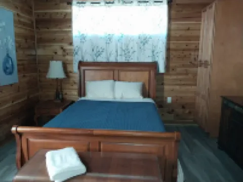 Ozark Lodge-Spacious Stay adjacent to Ozark Retreat