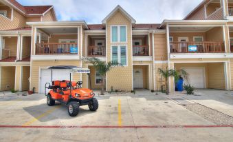 Fun 4 Bedroom Resort Pool Sleeps 12