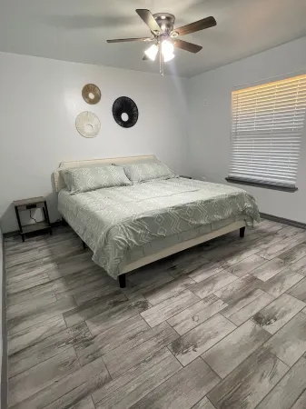 Modern 3-bedroom 2-Bathroom home Conveniently located next to Texas Roadhouse!