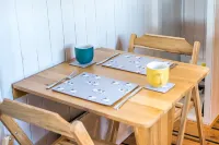 The Hideaway Hut - 1 Bed Shepherds Hut - Hereford