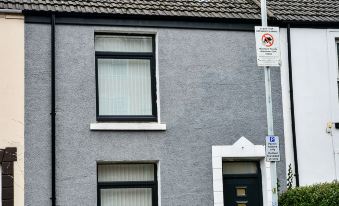 Skyline Immaculate 2-Bed Apartment in Swansea