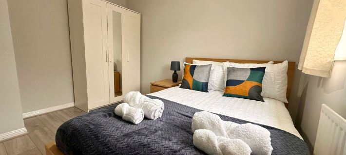 Spacious 4 Bed House with parking in Wolverhampton Hotels in Wolverhampton