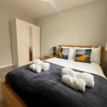 Spacious 4 Bed House with parking in Wolverhampton