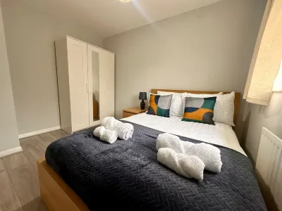 Spacious 4 Bed House with parking in Wolverhampton Hotel in zona St Leonard's Church, Bilston