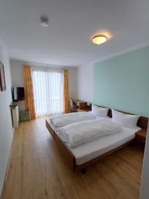 Landgasthof Adler Отели в г. Бад-Заульгау
