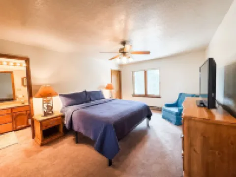 Escape into Nature - Cozy Beaver Cabin by Eagle Point Ski Resort & Puffer Lake