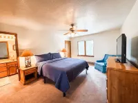 Escape into Nature - Cozy Beaver Cabin by Eagle Point Ski Resort & Puffer Lake