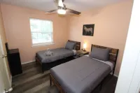 Claremore Whole House - Just Fully Remodeled - Dogs Allowed - No Checkout Chores Hotels in Claremore