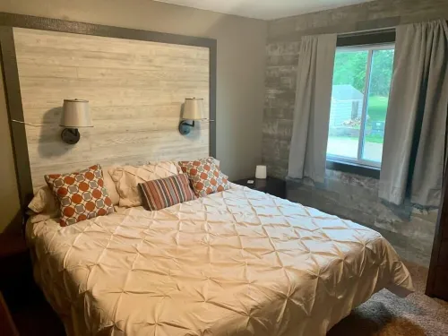 Beautiful year round lake home!  Sleeps 8 comfortably!