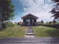 Pondside Stay w/ Kitchen Hotels in Bant