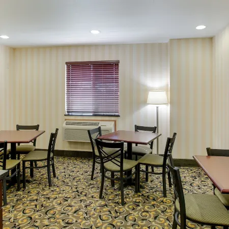 Cobblestone Inn & Suites - Clintonville
