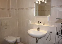 Beautiful apartment directly opposite the Saarow Therme! Hotel dekat Kirche Neu Golm