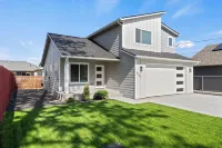 Modern 3Br, Fast WiFi, Free Parking, I-90 Access Hotels in Spokane Valley