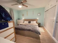 Lovely 1 bedroom condo, King bed, walking distance to the beach, family friendly