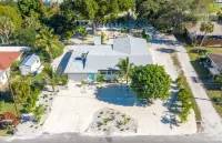 PROMO 5% WEEKLY AND 10% MONTHLY DISCOUNTPrivate Beach Back Yard ! 5 BR 2 Bath