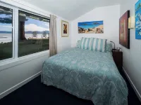 Bach251 absolute beachfront