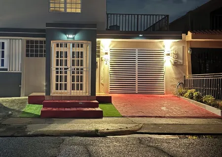 Corazon Urbano is a charming 3-bedroom house with AC & WiFi in Carolina