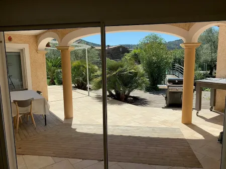 Spacious house with pool and garden ideal for family holidays